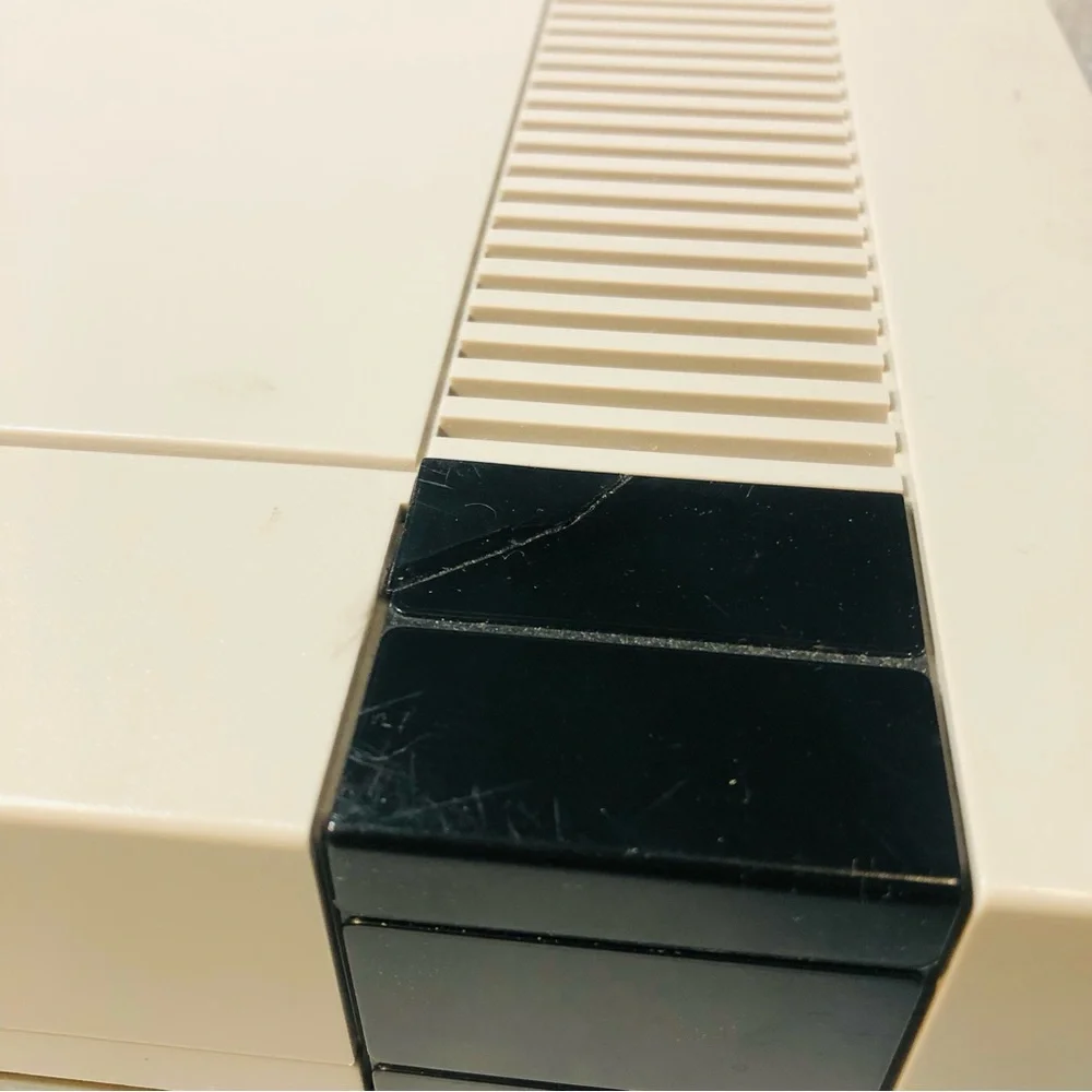 Nintendo Original NES-001 NES Console Bundle W/ 1 game OEM cord, zapper Tested